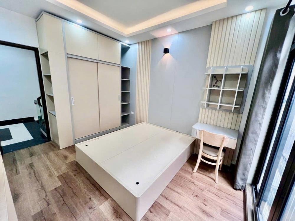Bán Nhà Nguyễn Văn Cừ Lô Góc, Mặt Tiền 6.7m, Nội Thất Cao Cấp - 10.3 Tỷ