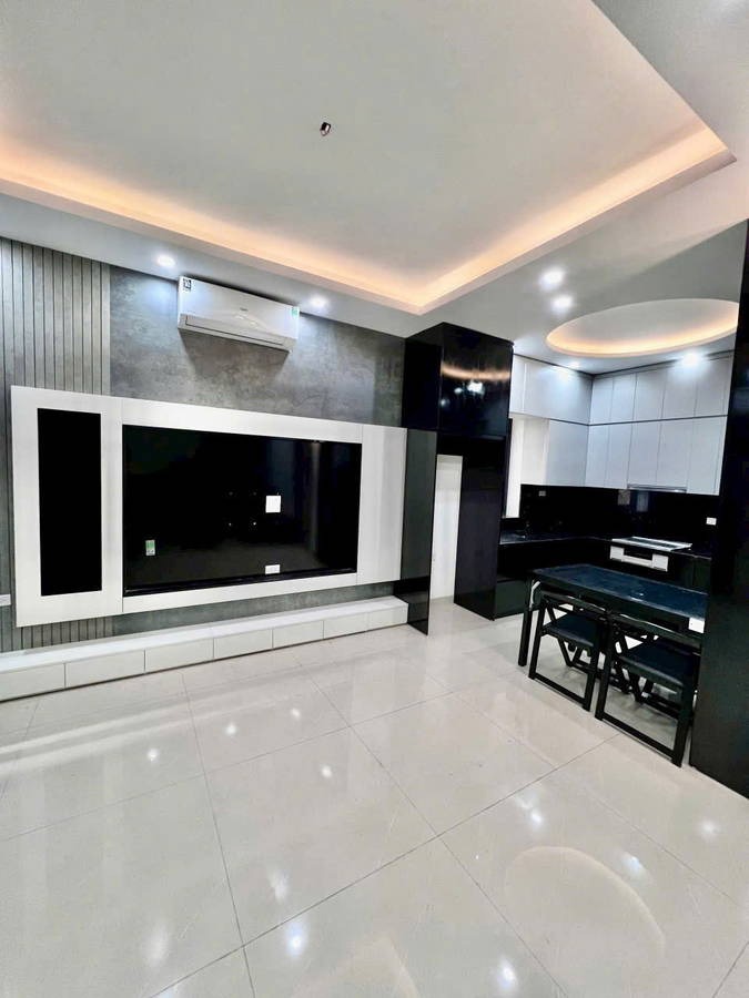 Bán Nhà Nguyễn Văn Cừ Lô Góc, Mặt Tiền 6.7m, Nội Thất Cao Cấp - 10.3 Tỷ