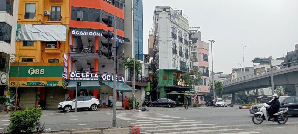Bán Đất Tặng Nhà Phố Nguyễn Văn Cừ, Long Biên - 102m² - Mặt Tiền 3.6m - 17.2 Tỷ