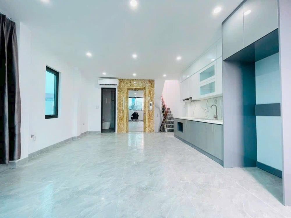 🏠 Bán nhà 5 tầng, thang máy, Hoàng Quốc Việt - Cầu Giấy - 40m² - MT 4.2m - Gara Ô Tô