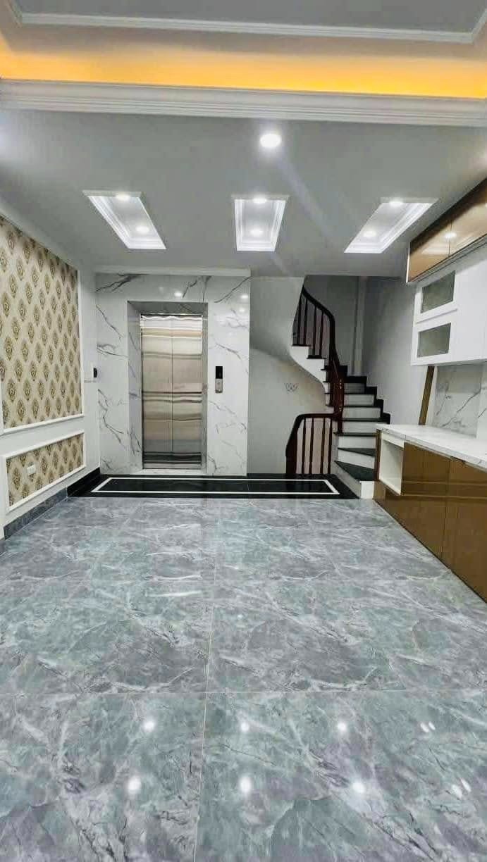 Bán nhà Cầu Giấy 6 Tầng, Thang Máy, Mặt Tiền Rộng - Giá 8.9 Tỷ
