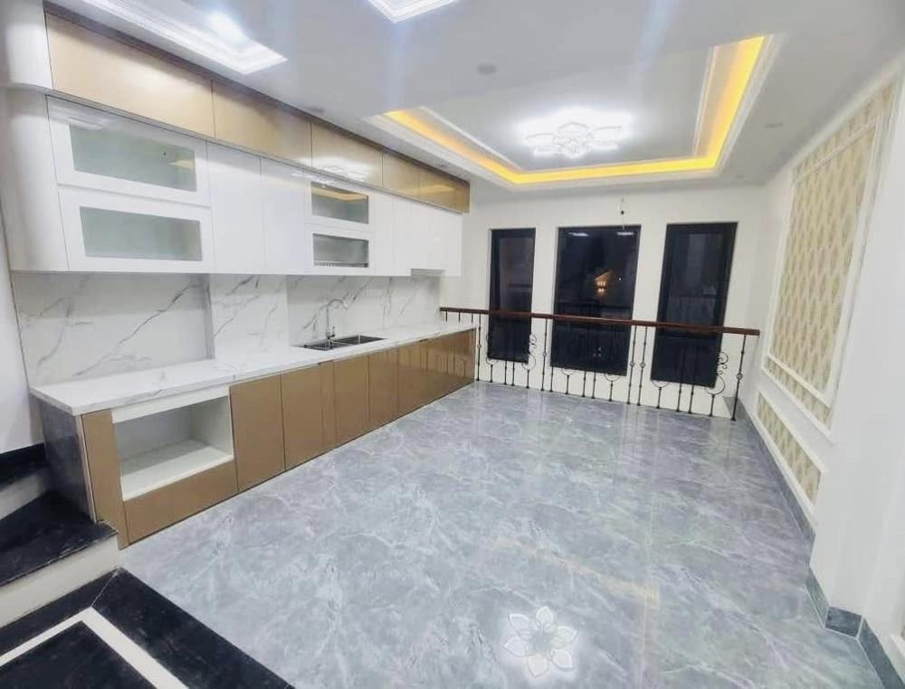 Bán nhà Cầu Giấy 6 Tầng, Thang Máy, Mặt Tiền Rộng - Giá 8.9 Tỷ