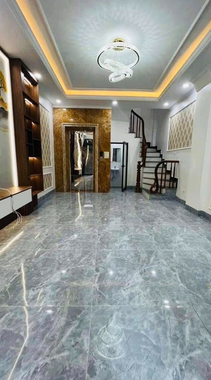 Bán nhà Cầu Giấy 6 Tầng, Thang Máy, Mặt Tiền Rộng - Giá 8.9 Tỷ