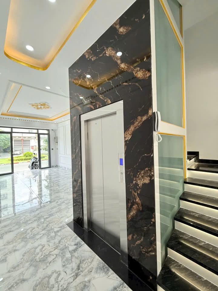 Bán Nhà Mặt Phố Xuân Thủy - Cầu Giấy - 30 Tỷ - Vị Trí Đắc Địa