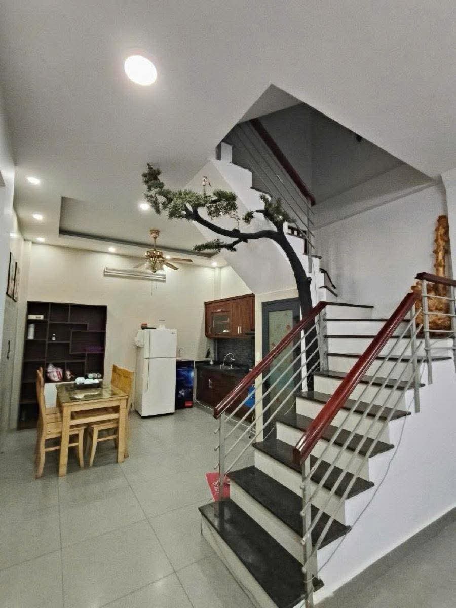 Bán nhà phố Tôn Thất Tùng 50m2, 4 Tầng, Giá 7.5 Tỷ - Vị Trí Đắc Địa