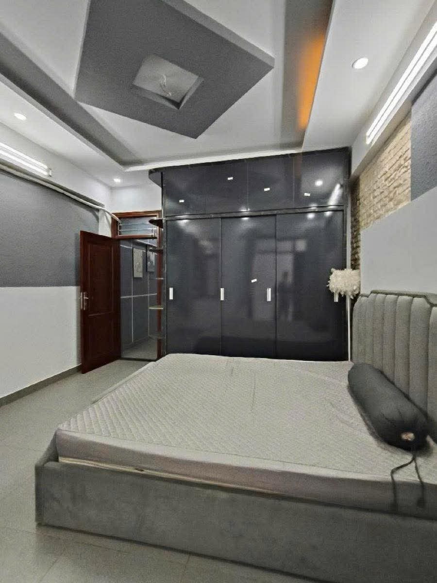 Bán nhà phố Tôn Thất Tùng 50m2, 4 Tầng, Giá 7.5 Tỷ - Vị Trí Đắc Địa