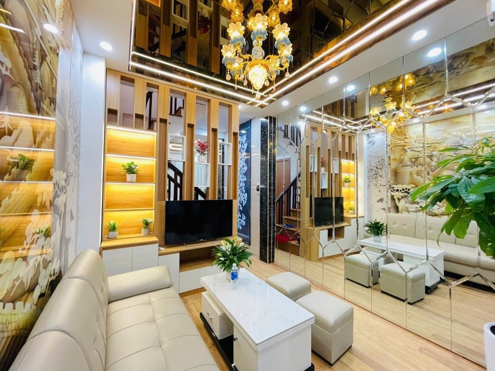 Nhà Phố Trần Quốc Vượng - 5 Tầng, 6 Phòng Ngủ, 7.68 Tỷ - Vị Trí Đẹp, Gần Trung Tâm