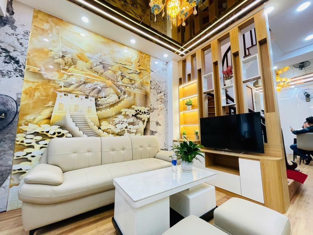 Nhà Phố Trần Quốc Vượng - 5 Tầng, 6 Phòng Ngủ, 7.68 Tỷ - Vị Trí Đẹp, Gần Trung Tâm