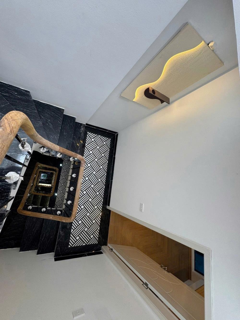 Nhà 2 Mặt Thoáng, Vị Trí Vàng Hai Bà Trưng - 6.75 Tỷ