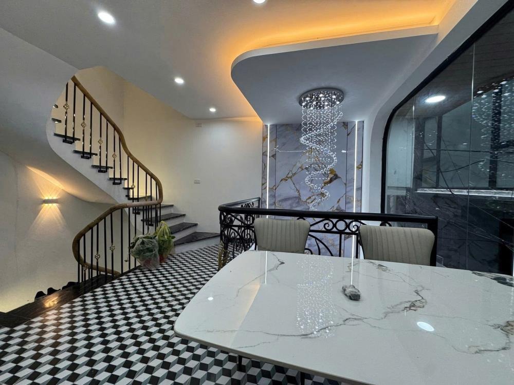 Nhà 2 Mặt Thoáng, Vị Trí Vàng Hai Bà Trưng - 6.75 Tỷ