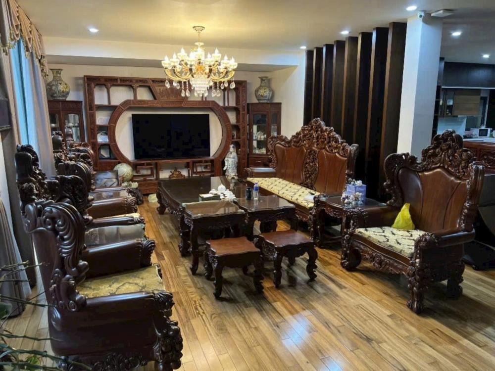 Bán Biệt Thự Tây Hồ View Vườn Hoa, 250m2, Giá 100 Tỷ - Vị Trí Đắc Địa
