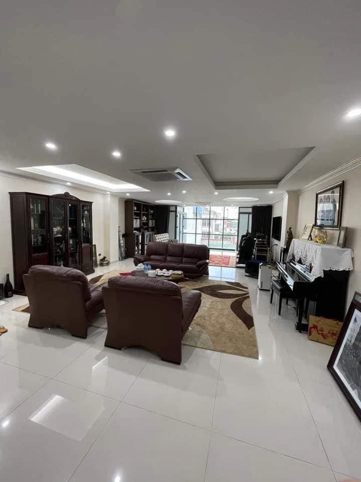 Biệt thự Vip Liễu Giai: 220m2, 6 Phòng Ngủ, Ngõ Ô Tô, Giá 91 Tỷ