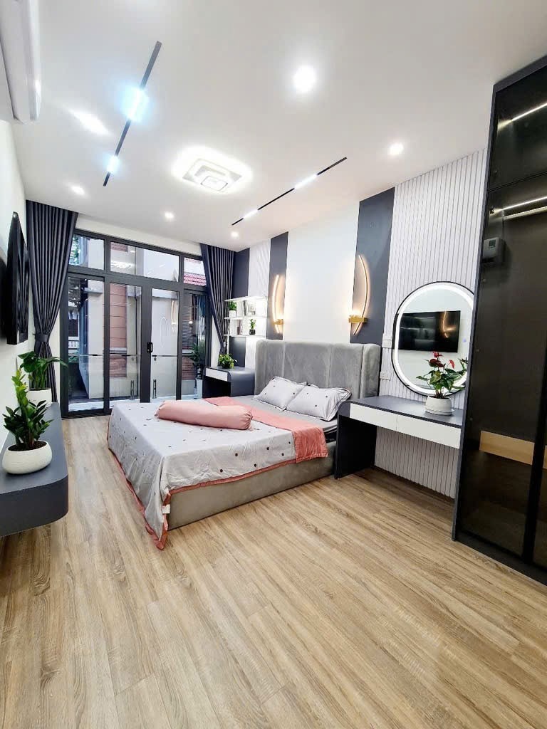 Nhà Đội Cấn Đẹp Như Khách Sạn, Full Nội Thất, Xách Vali Ở Ngay - Giá 9.35 tỷ