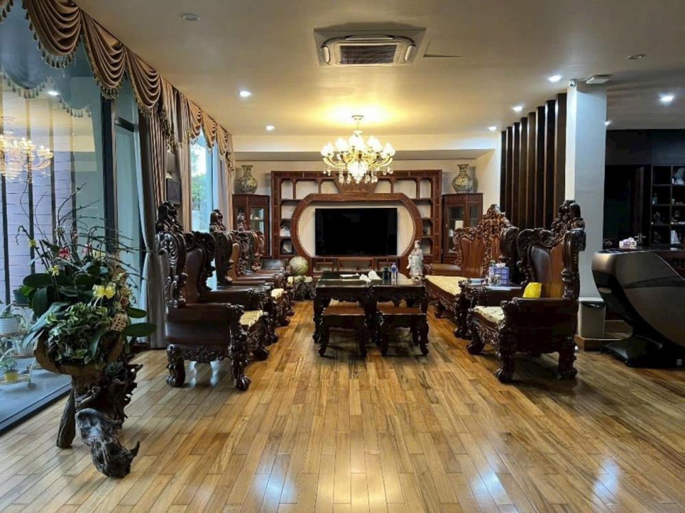 Bán Biệt Thự Vườn Đào Hà Nội: 250m2, View Vườn Hoa, Giá 100 Tỷ