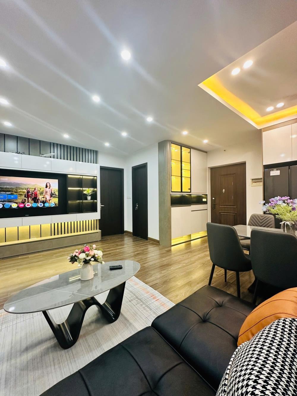 Bán Căn Hộ 3PN, 2WC, Nội Thất Đầy Đủ, Tòa Rainbow Linh Đàm - Giá Tốt