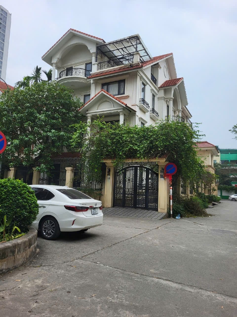 Biệt thự Mễ Trì Hạ: Lô Góc 2 Mặt Đường View Vườn Hoa - Giá Tốt