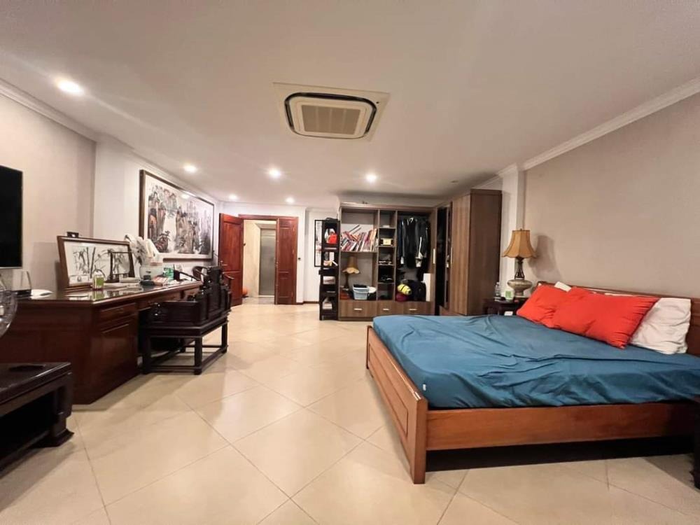 Cần Bán Gấp Biệt Thự Tây Hồ 200m2, Mặt Tiền 13.5m, Giá Tốt