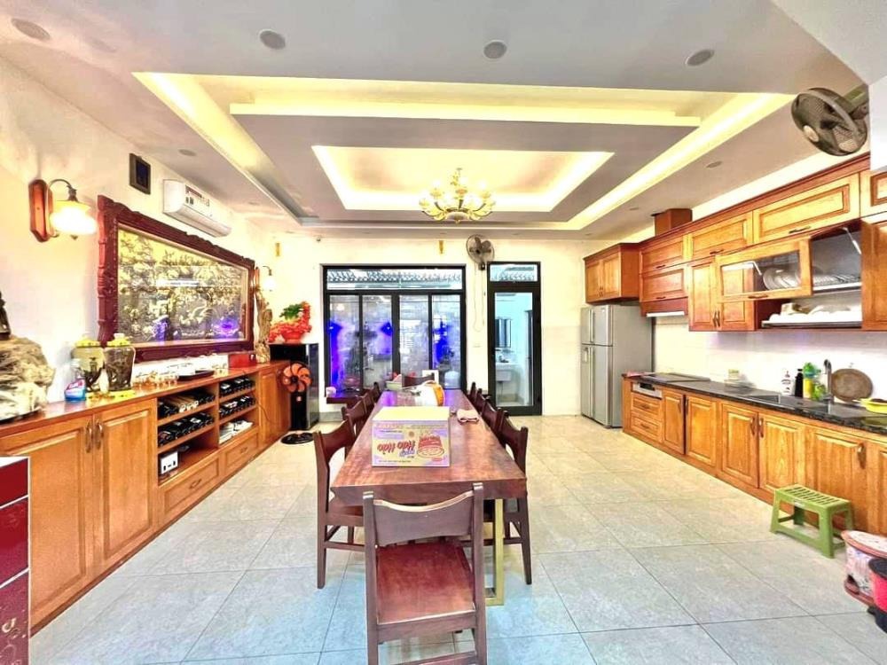 Bán nhà phố cổ Hoàn Kiếm: 200m2, 7 tầng, thang máy, 160 tỷ - Pháp lý đầy đủ