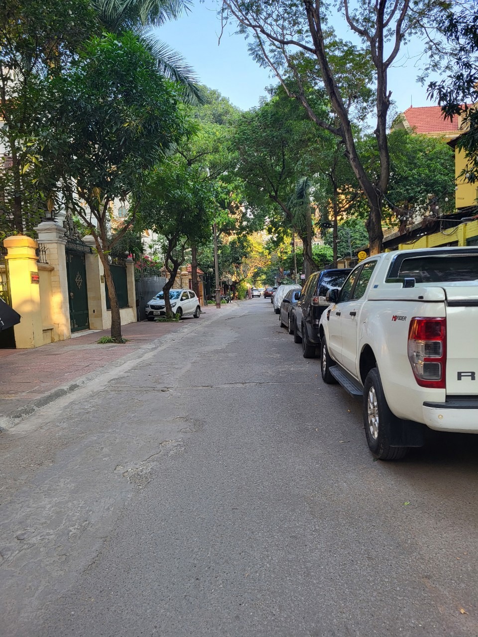 Biệt Thự KĐT Trung Yên Lô Góc 2 Mặt Ngõ - 215m2, Có Hầm, Giá 88 Tỷ