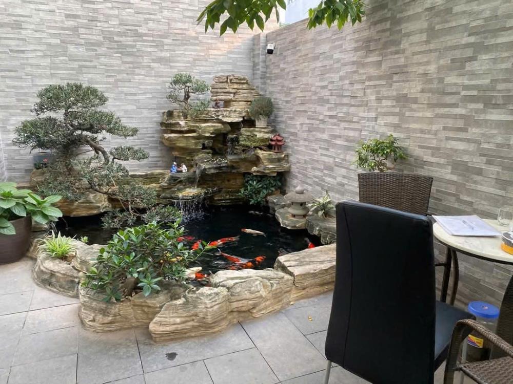 Bán Biệt Thự Phố Dịch Vọng: 255m2, Mặt Tiền Lớn, Giá 100 Tỷ