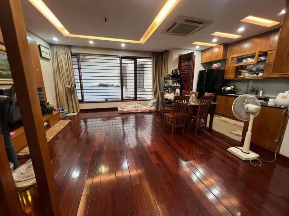 Bán Biệt Thự Phố Dịch Vọng: 255m2, Mặt Tiền Lớn, Giá 100 Tỷ