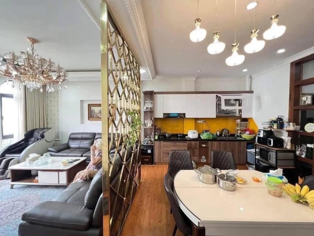 Bán nhà riêng Lạc Long Quân - 60m2 x 7 tầng - Mặt tiền - Giá 21.5 tỷ