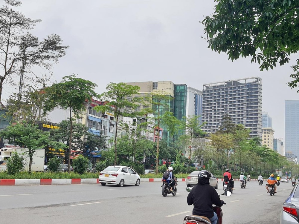 Bán nhà mặt phố Lạc Long Quân: 290m2, 2 mặt tiền, giá 131 tỷ - Vị trí đắc địa