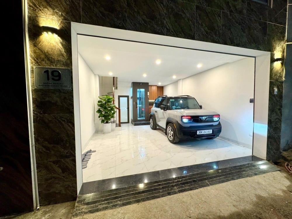Bán Gấp Nhà Phố 6 Tầng, Thang Máy, Gara Ô Tô, Nội Thất Full - Long Biên