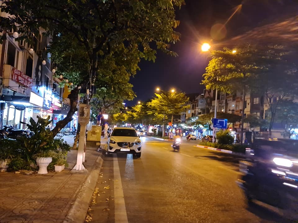 Bán nhà mặt phố Nguyễn Khánh Toàn 120m2, MT 6m, Vị Trí Đẹp Nhất Phố
