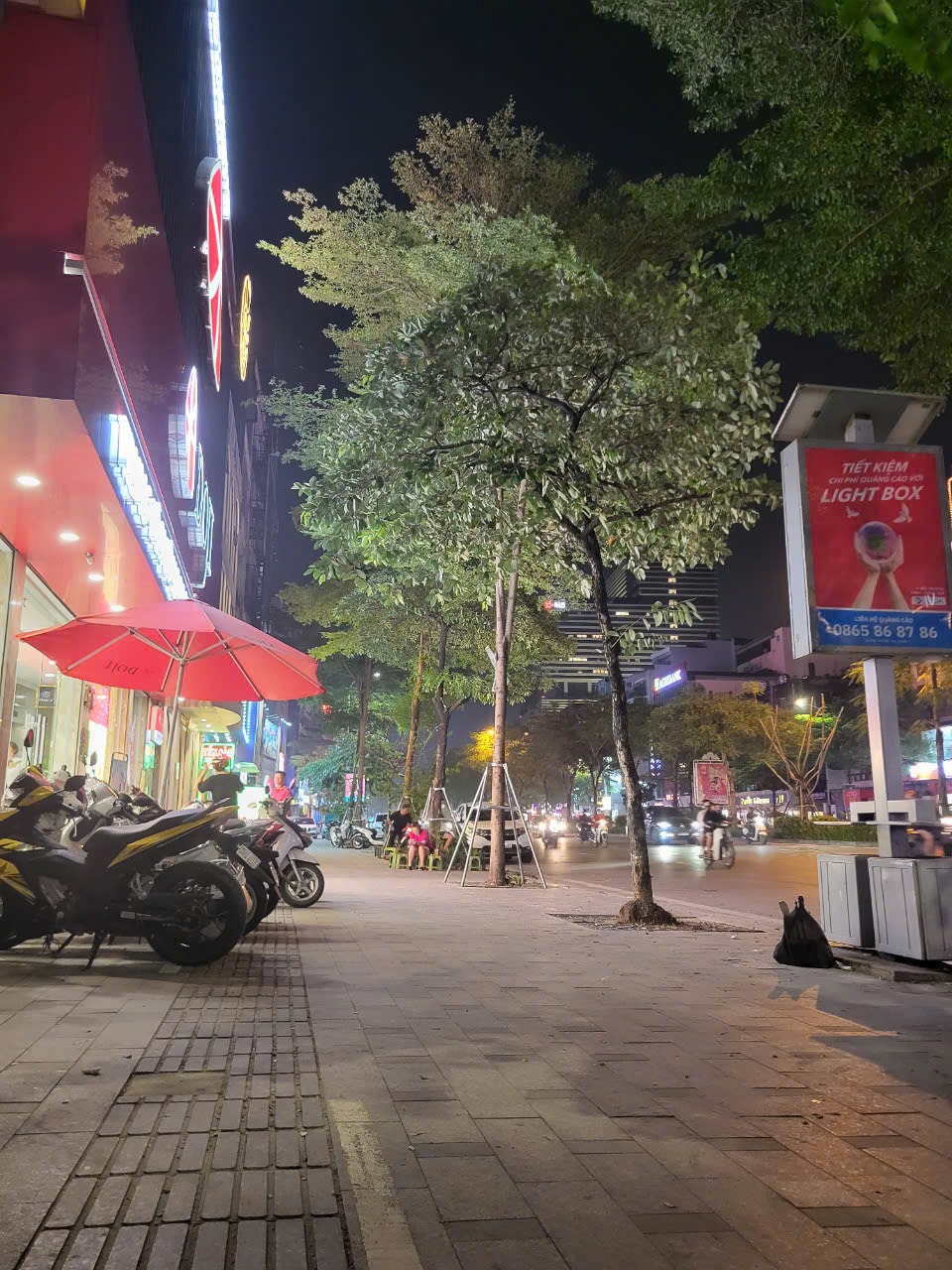 Bán nhà mặt phố Nguyễn Khánh Toàn 120m2, MT 6m, Vị Trí Đẹp Nhất Phố