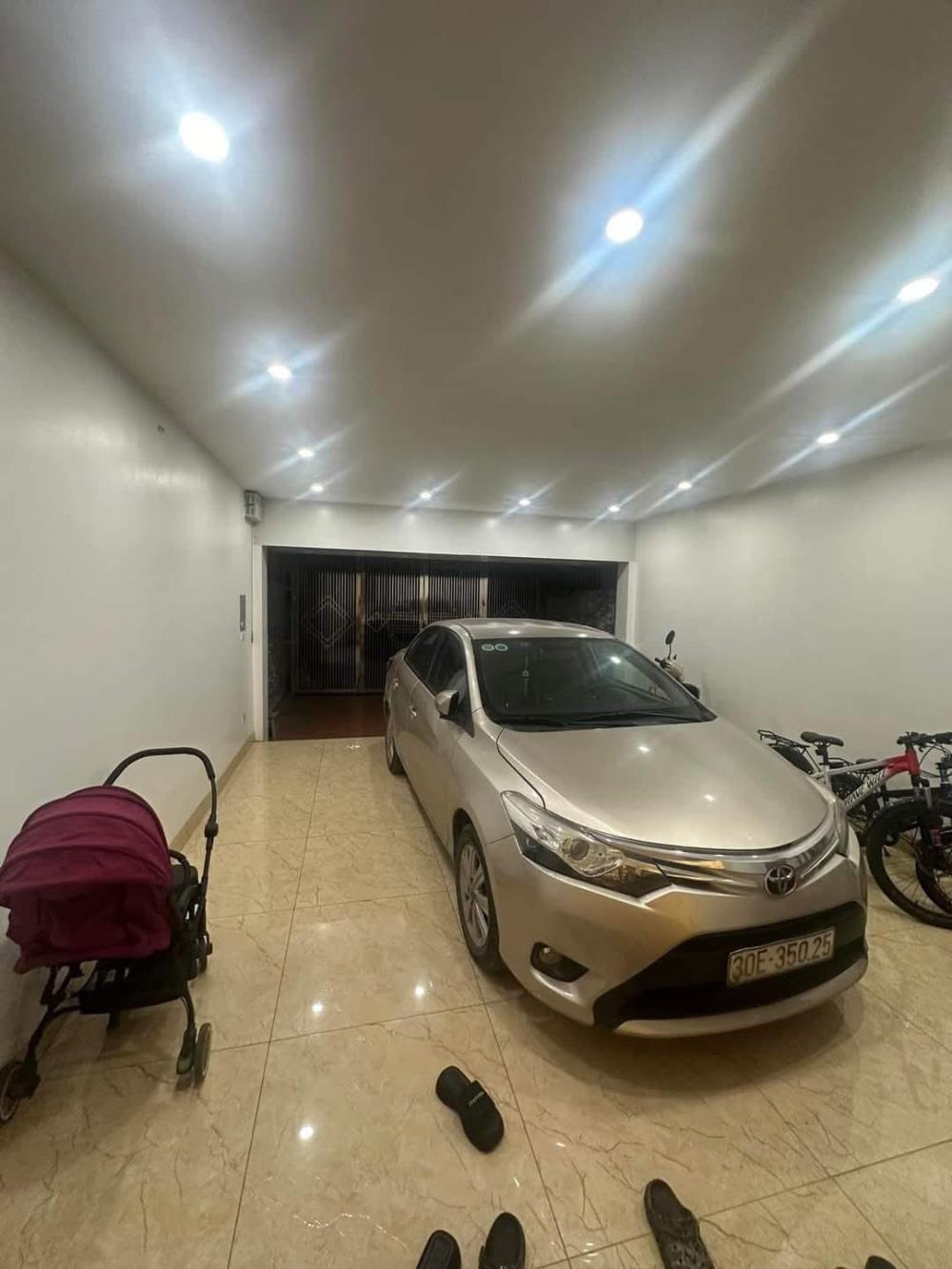 Bán nhà riêng Cầu Giấy - 43m2 - 5 Tầng - Oto vào nhà - Giá 12 tỷ (TL)