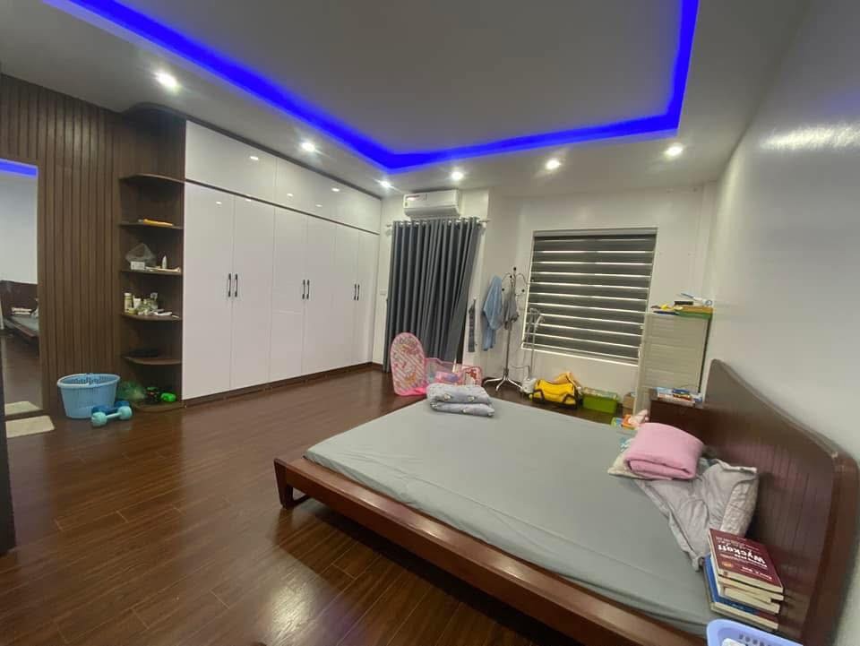 Bán nhà riêng Cầu Giấy - 43m2 - 5 Tầng - Oto vào nhà - Giá 12 tỷ (TL)