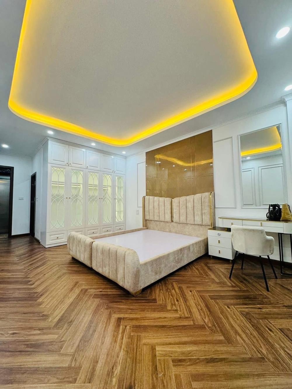 🏠 Bán nhà 7 tầng, thang máy, Xuân Diệu - Tây Hồ: 60m2, 20m ra Hồ Tây, ô tô dừng đỗ