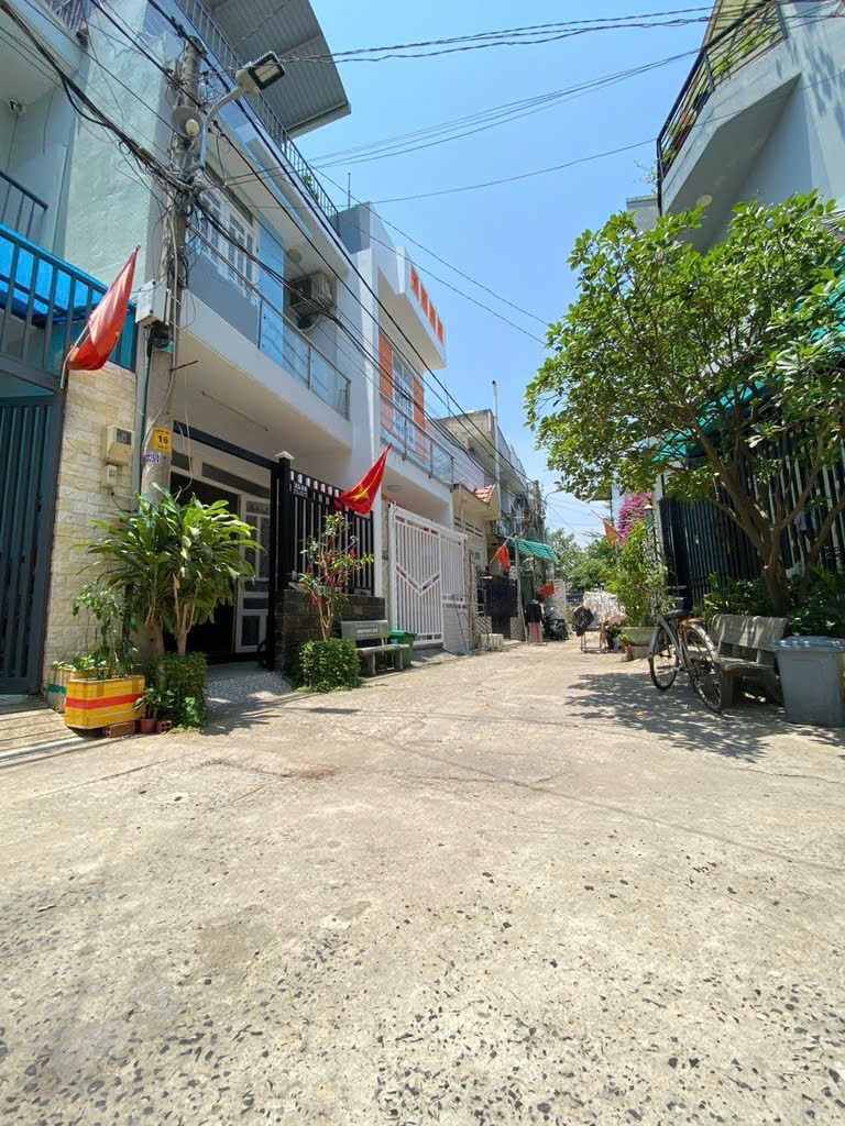 Giảm Sốc 250tr: Nhà 4.2 tỷ, Hẻm Xe Hơi, Quận 9 - BTCT, Full Nội Thất