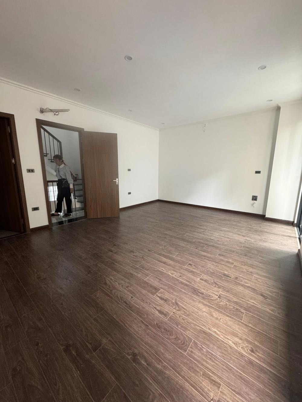 🏠 Bán nhà 6 tầng thang máy, Cầu Giấy - Nguyễn Khánh Toàn, 43m² - Giá 7.9 tỷ - Ô tô dừng