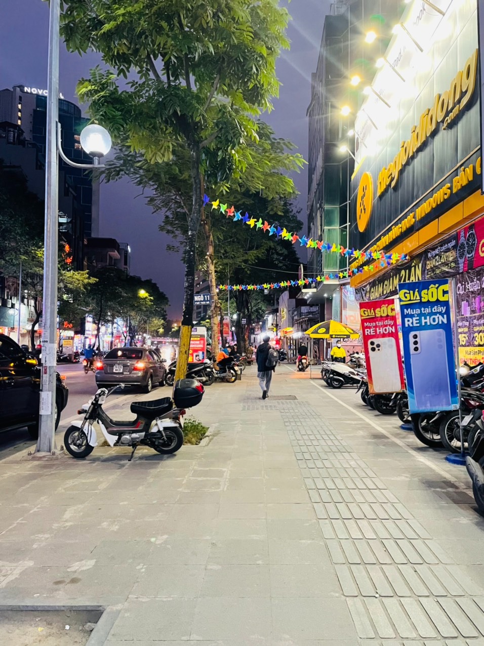 Mặt Phố Trần Đăng Ninh 60m2, Sổ Vuông, Kinh Doanh Cực Mạnh - Giá 30 Tỷ