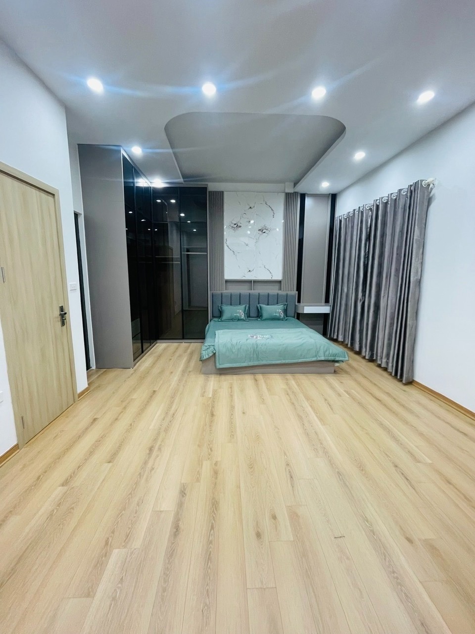 Nhà phố 5 tầng xây mới Hòa Bình - Lô góc - Ngõ thông thoáng - Giá 8.3 tỷ