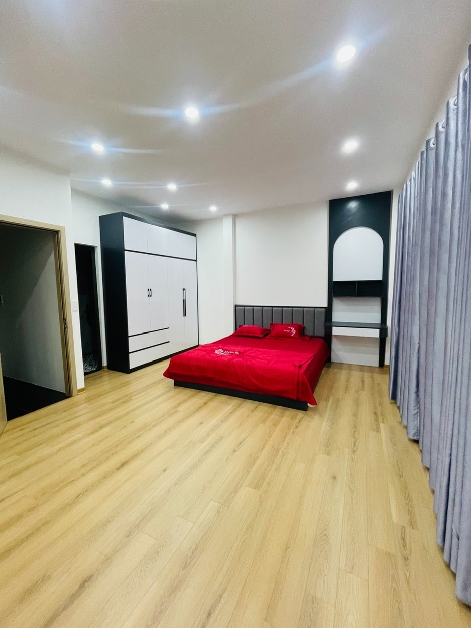 Nhà phố 5 tầng xây mới Hòa Bình - Lô góc - Ngõ thông thoáng - Giá 8.3 tỷ