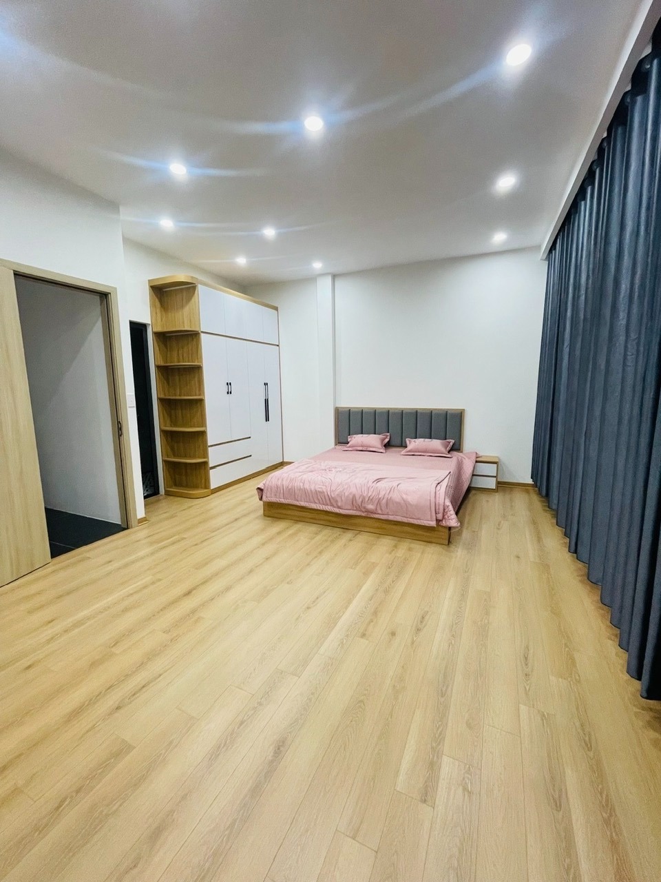 Nhà phố 5 tầng xây mới Hòa Bình - Lô góc - Ngõ thông thoáng - Giá 8.3 tỷ