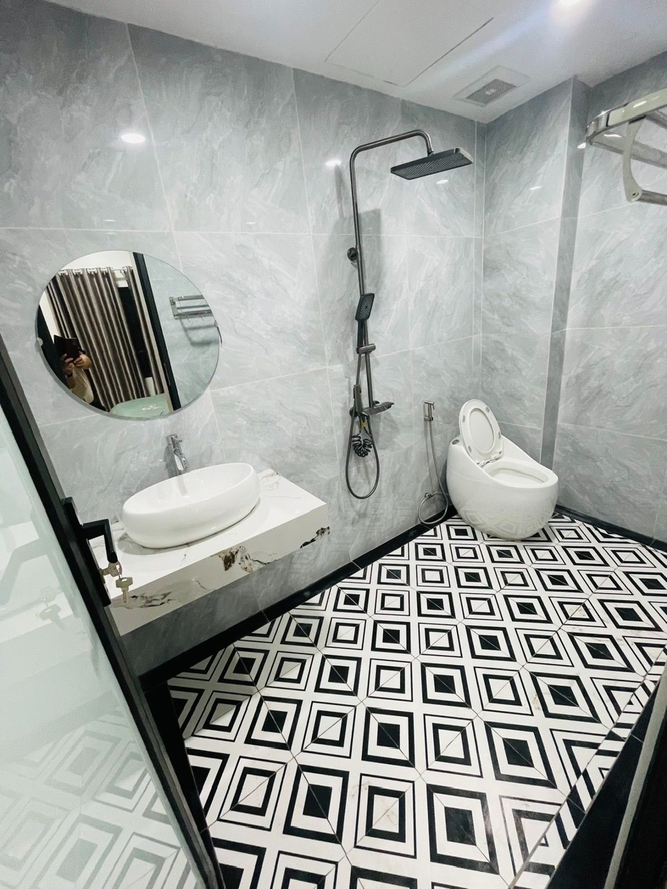 Nhà phố 5 tầng xây mới Hòa Bình - Lô góc - Ngõ thông thoáng - Giá 8.3 tỷ