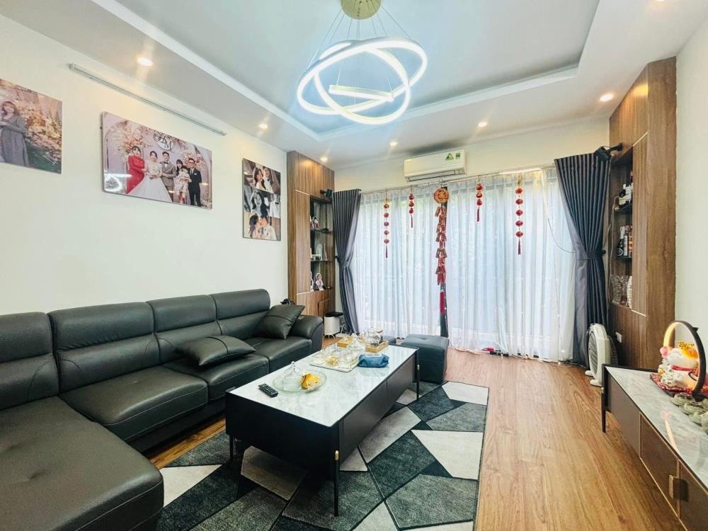 🏠 Bán nhà 5 tầng Cầu Giấy - 43m² - Mặt tiền 4m - Ô tô đỗ cửa - Giá Tốt