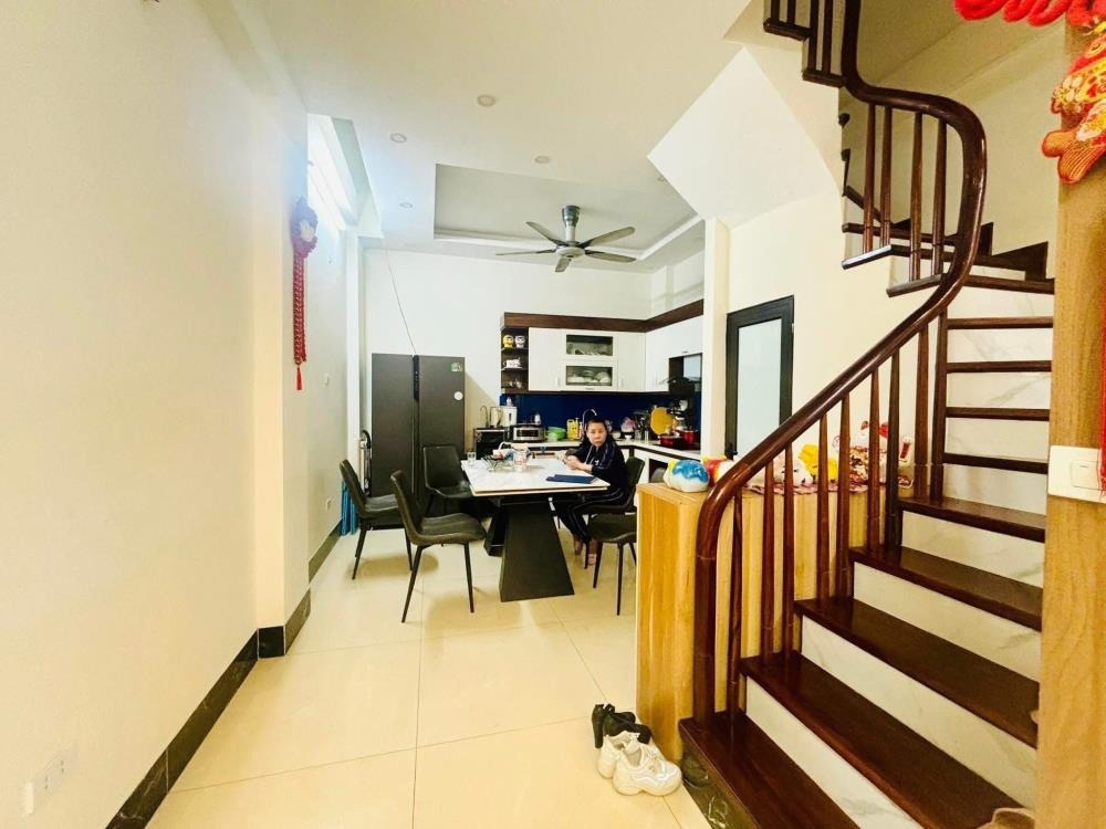 🏠 Bán nhà 5 tầng Cầu Giấy - 43m² - Mặt tiền 4m - Ô tô đỗ cửa - Giá Tốt