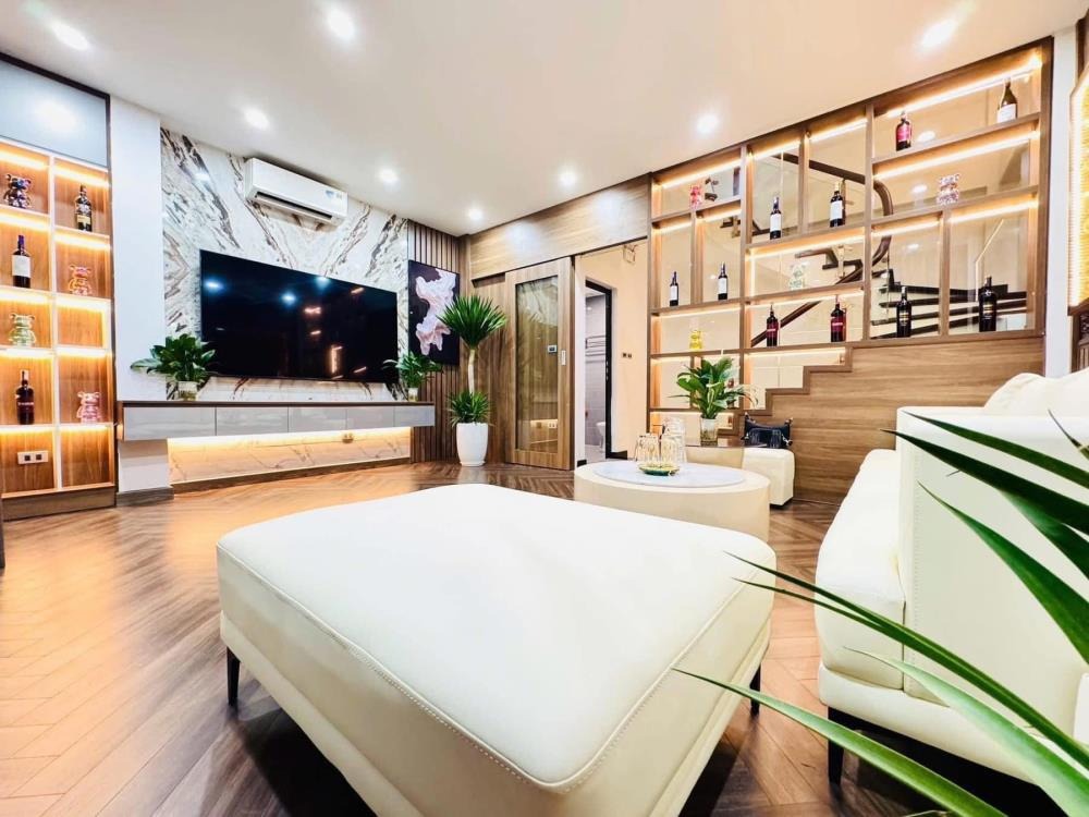 Bán nhà Nguyễn Khang, Cầu Giấy: 55m2, MT 4m, Kinh Doanh, Ô Tô Đỗ Cửa