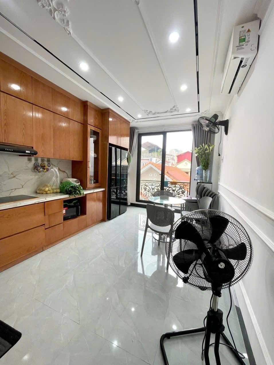 🏠 Bán Nhà 7 Tầng Lạc Long Quân, Thang Máy, Ô Tô Gara - Tặng Nội Thất