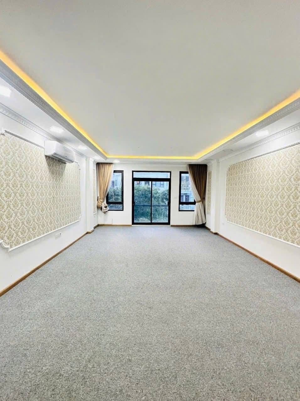 Mặt Phố Xuân Thủy - 72m² x 7 Tầng - Mặt Tiền 5.1m - Kinh Doanh Vàng - Giá Tốt