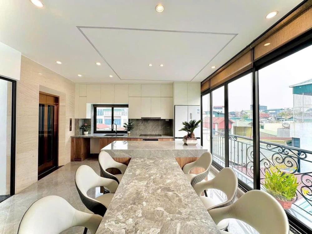Mặt Phố Xuân Thủy - 72m² x 7 Tầng - Mặt Tiền 5.1m - Kinh Doanh Vàng - Giá Tốt