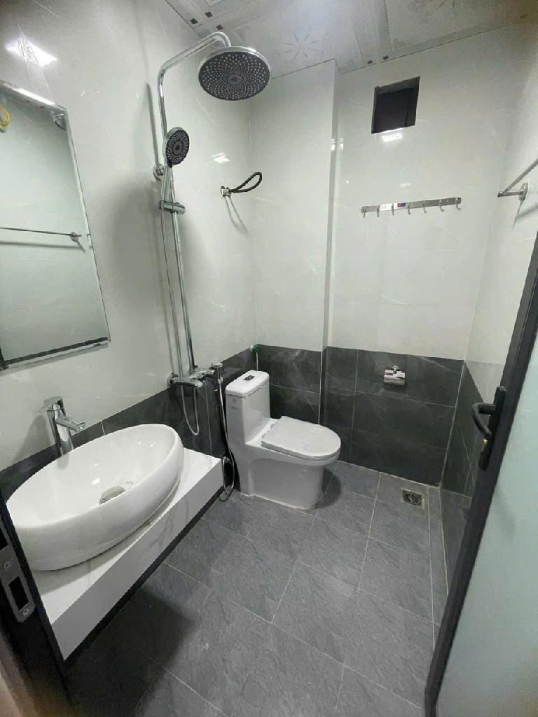 Gấp Chủ Cần Bán Nhà Tả Thanh Oai 38m2 - Giá Chỉ 5 Tỷ - Vị Trí Đắc Địa