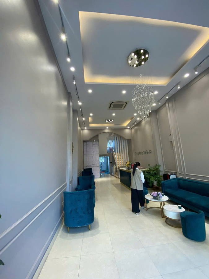 Bán nhà mặt phố Nguyễn Khang 100m2, 5 tầng, MT 5m, giá 52 tỷ - Cầu Giấy
