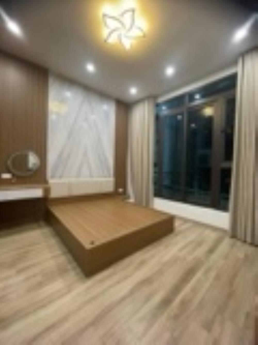 Bán nhà phân lô Hoàng Cầu, Full Nội Thất, Ô Tô Đỗ Cửa
