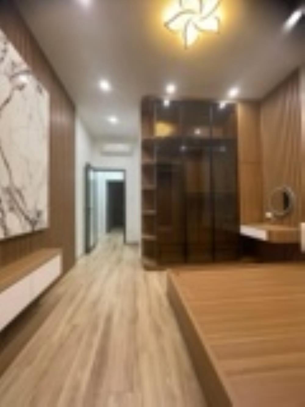 Bán nhà phân lô Hoàng Cầu, Full Nội Thất, Ô Tô Đỗ Cửa